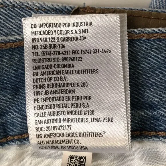 American Eagle Women’s Mom Jean Light Blue Distressed Size 4 Short - Picture 11 of 16